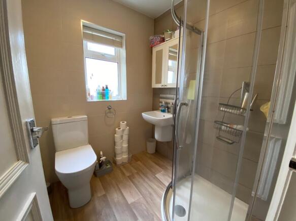 6 bed House for sale Image 9