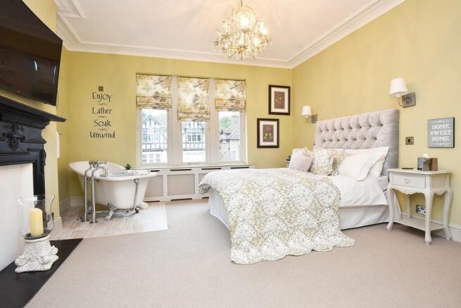 5 bed Semi-Detached for sale Image 8