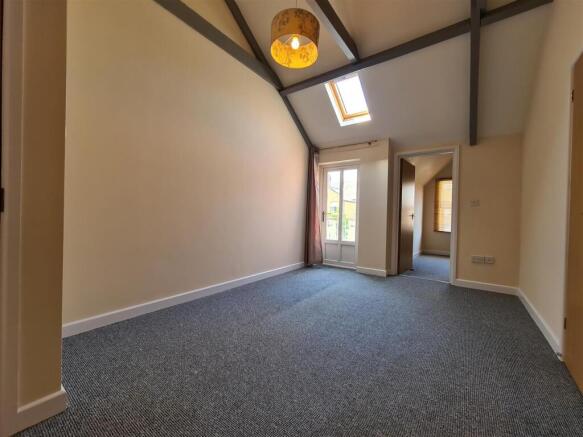 Barclay Court 3 - Lounge.jpg