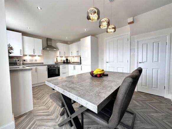 Eye-Catching Kitchen/Diner 384