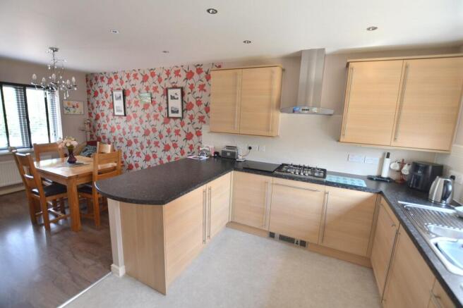 KITCHEN/DINER