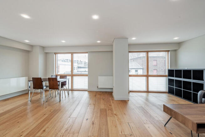 27705 michael charles flat 1 2 middle lane 11 (La