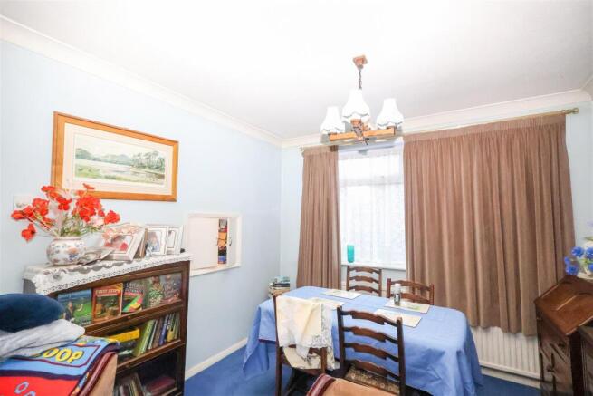 5 bed Semi-Detached for sale Image 7