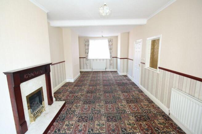 LOUNGE/DINING ROOM