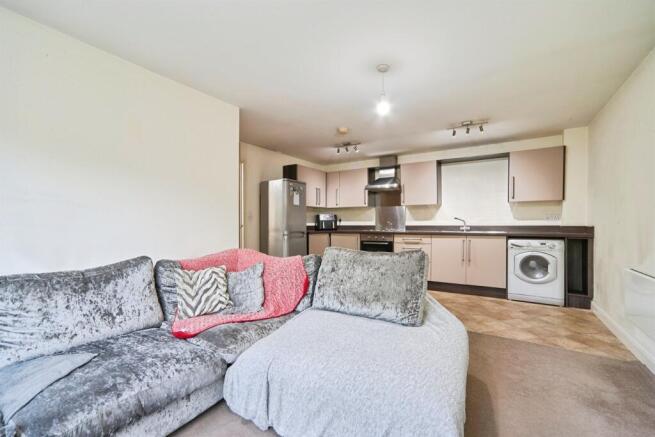 2 bed Flat for sale Image 5
