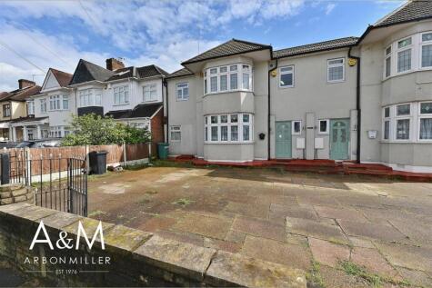 Clayhall Avenue, Clayhall