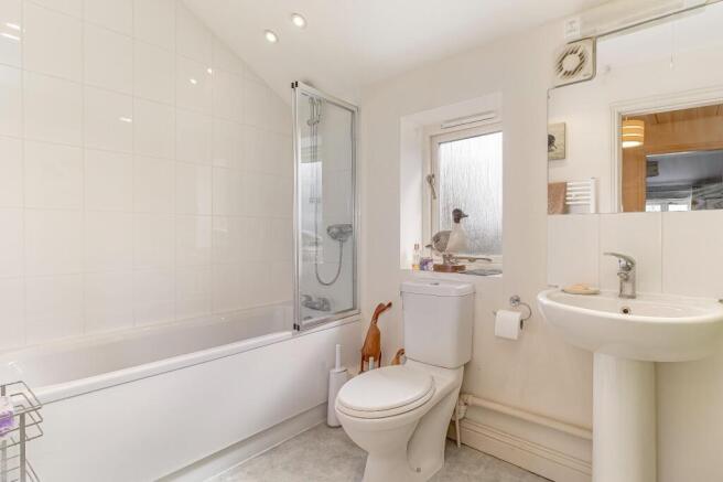 3 bed House for sale Image 8