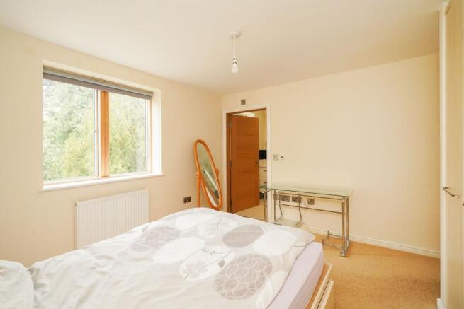 4 bed Town House for sale Image 10