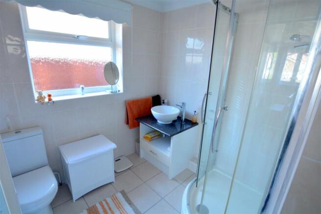 Ensuite.JPG