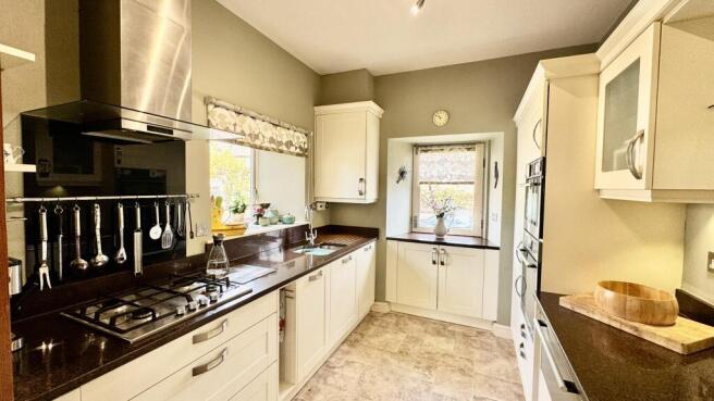 3 bed Semi-Detached for sale Image 11