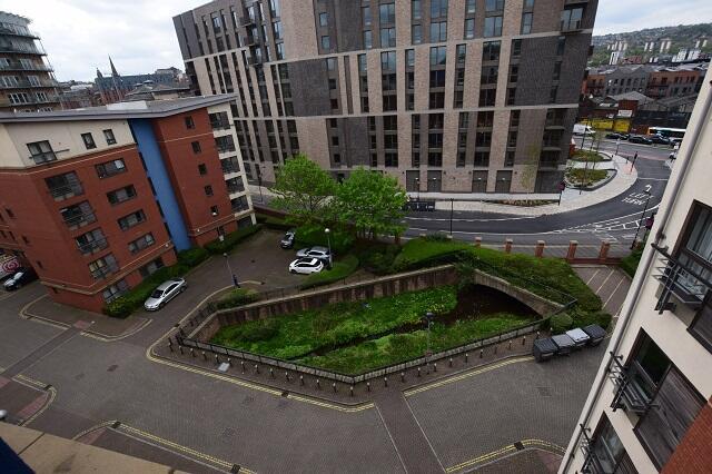 2 bed Apartment to rent Image 11