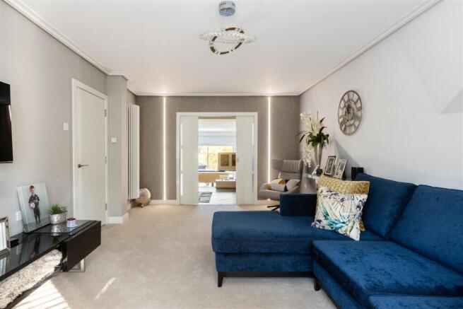 Tangier Way, Burgh Heath, Tadworth photo 4