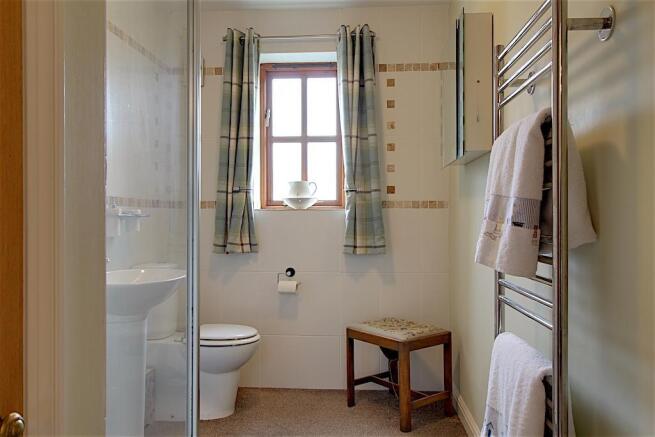 Ensuite to Bed 1
