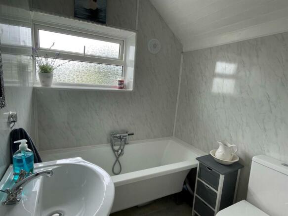 Bathroom.,.jpg