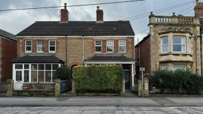 32, Malmesbury Road, Chippenham SN15 1PW