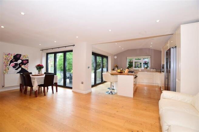 Kitchen/Dining Area