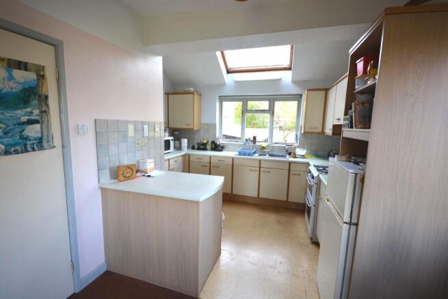KITCHEN/DINING ROOM