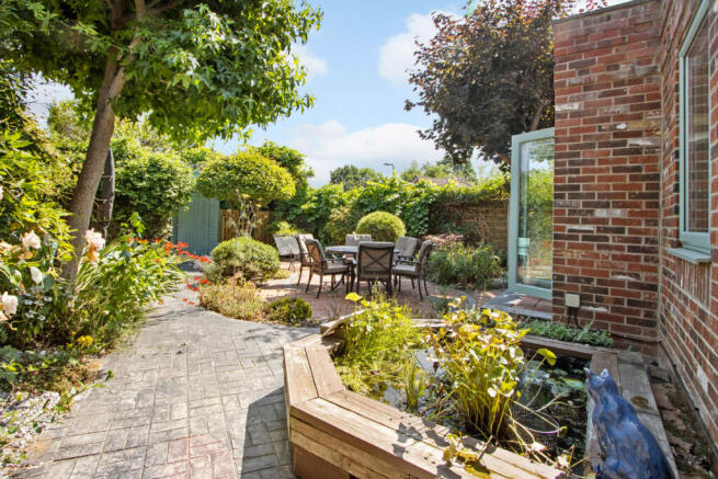 4 bed Detached for sale Image 5