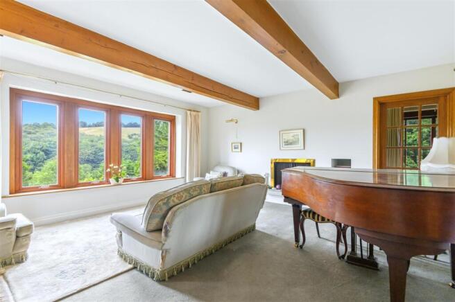 6 bed Detached for sale Image 9