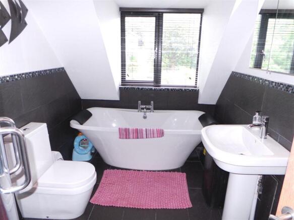 luxury bathroom/w...