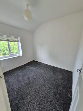 3 bed Flat to rent Image 10
