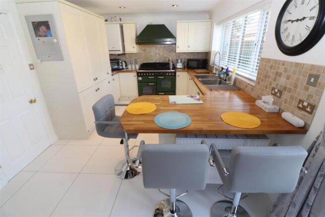 Kitchen / Breakfast Room
