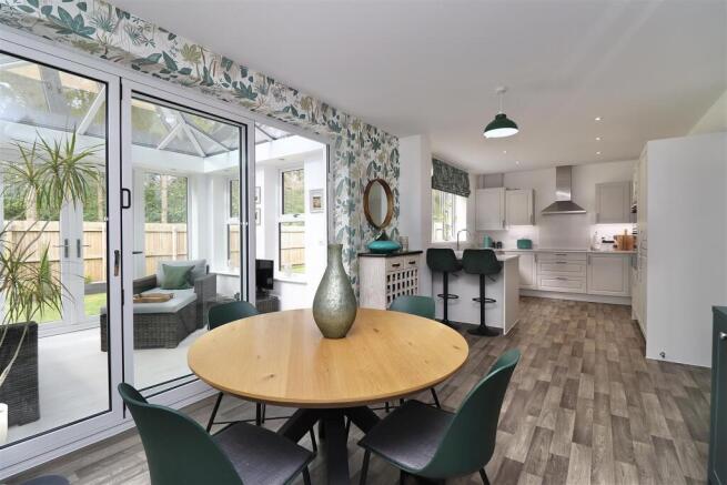 4 bed Detached for sale Image 7