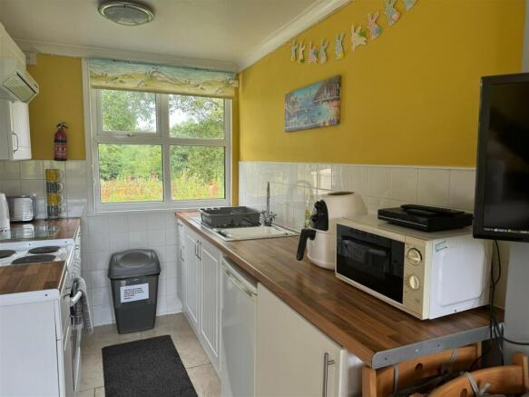 Yaverland Road, Sandown, Isle of Wight photo 4