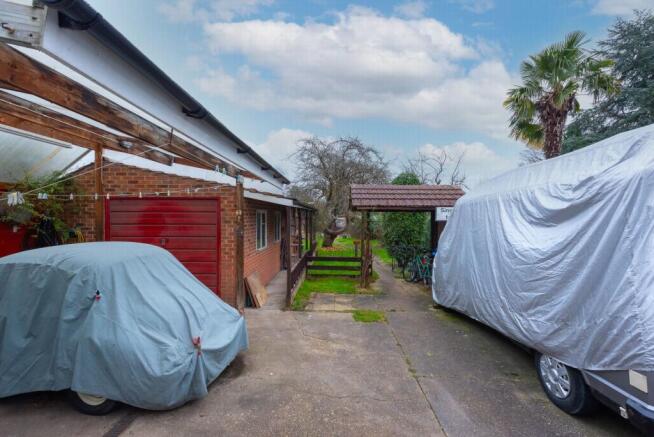 Garage & Parking