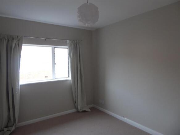 2 Marlowe Court Bedroom 1a.JPG
