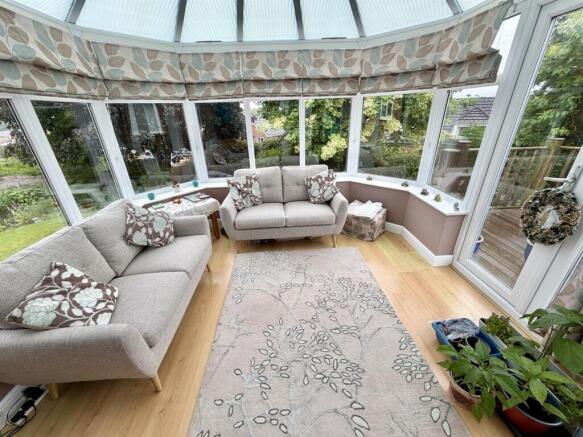 4 bed Detached for sale Image 8