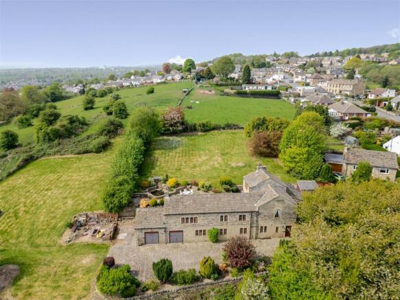 5 bed Detached for sale Image 4