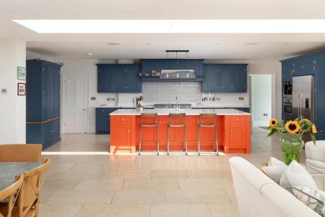6 bed House for sale Image 6