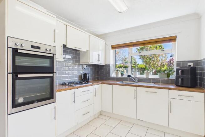 EweMove -  Splading - Farmers Gate - Kitchen