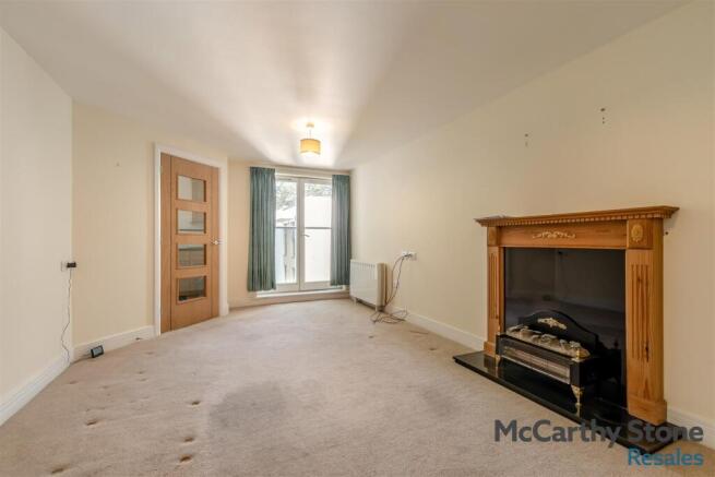 8691147-interior06.jpg