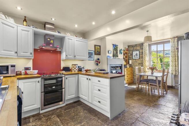 4 bed Semi-Detached for sale Image 9