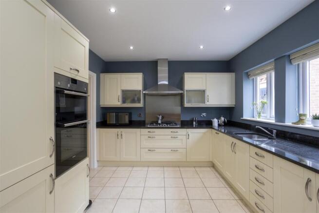 4 bed Detached for sale Image 5