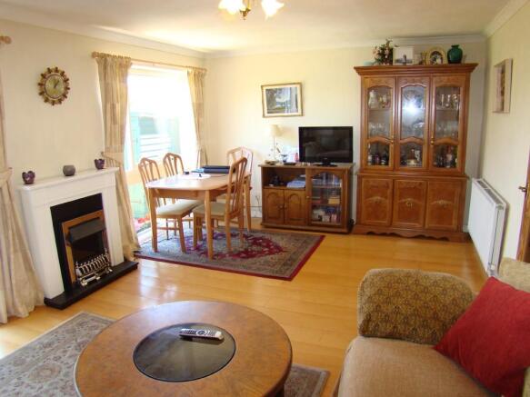 Lounge/Dining Room