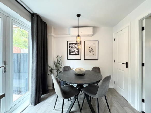 3 bed Town House for sale Image 5