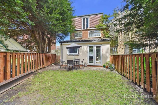 3 bed Semi-Detached for sale Image 7