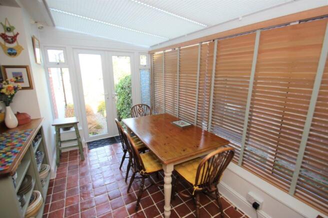 33 Wain a Long dining area.jpg