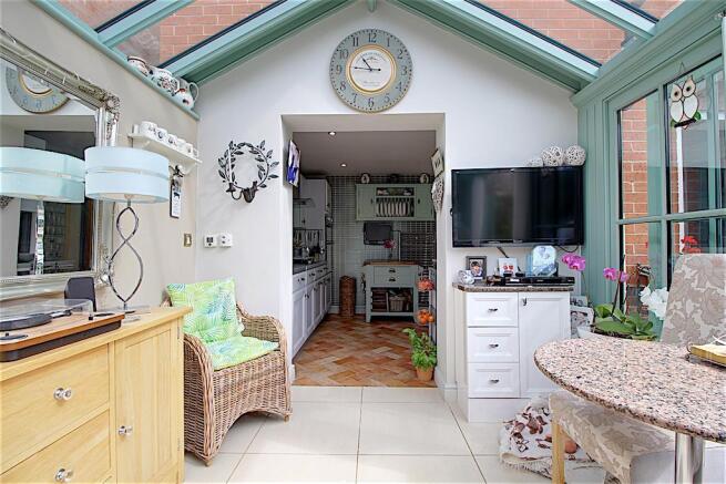 Garden Room to Kitchen