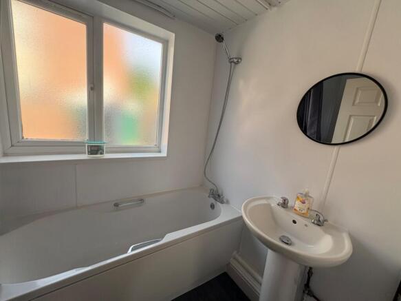 3 bed Terraced to rent Image 10