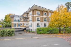 Flat 11, 79 Dene House, Frances Road, Windsor SL4 3FE