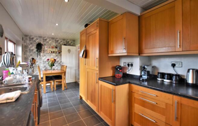 kitchen (2).JPG