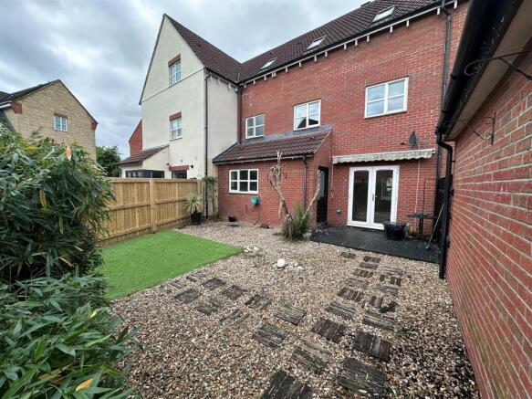 rear garden 2.jpg