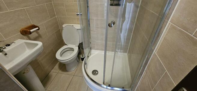 5 bed House to rent Image 9