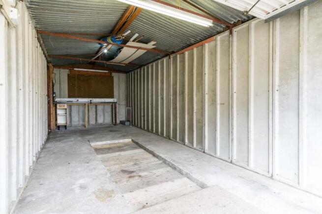 Garage/Workshop