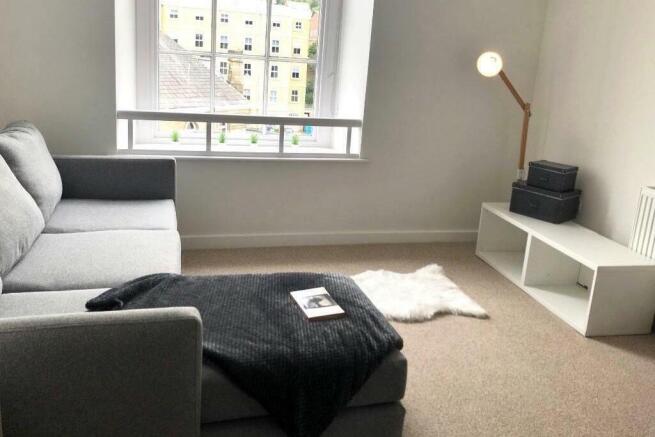 3 bed Apartment to rent Image 5