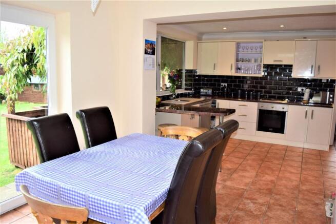 DAY KITCHEN